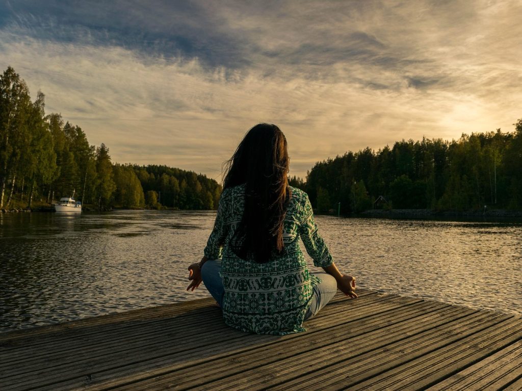 Meditation für mehr Ruhe und Achtsamkeit zur Stressreduzierung